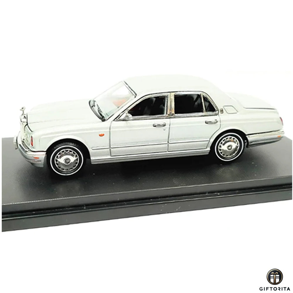 GFCC 1:64 Die Cast (P00090) – 1998 Rolls Royce Silver Seraph (SILVER)